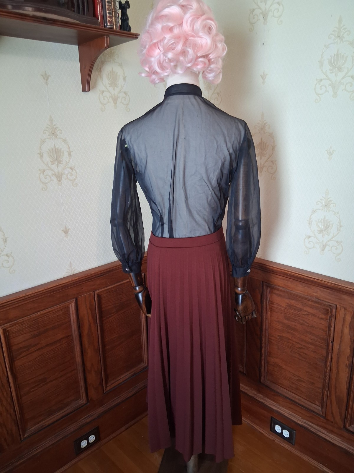 Vintage 1960s/70s Ivy Stevens Maroon Accordion Pleat Preppy Dark Academia Skirt