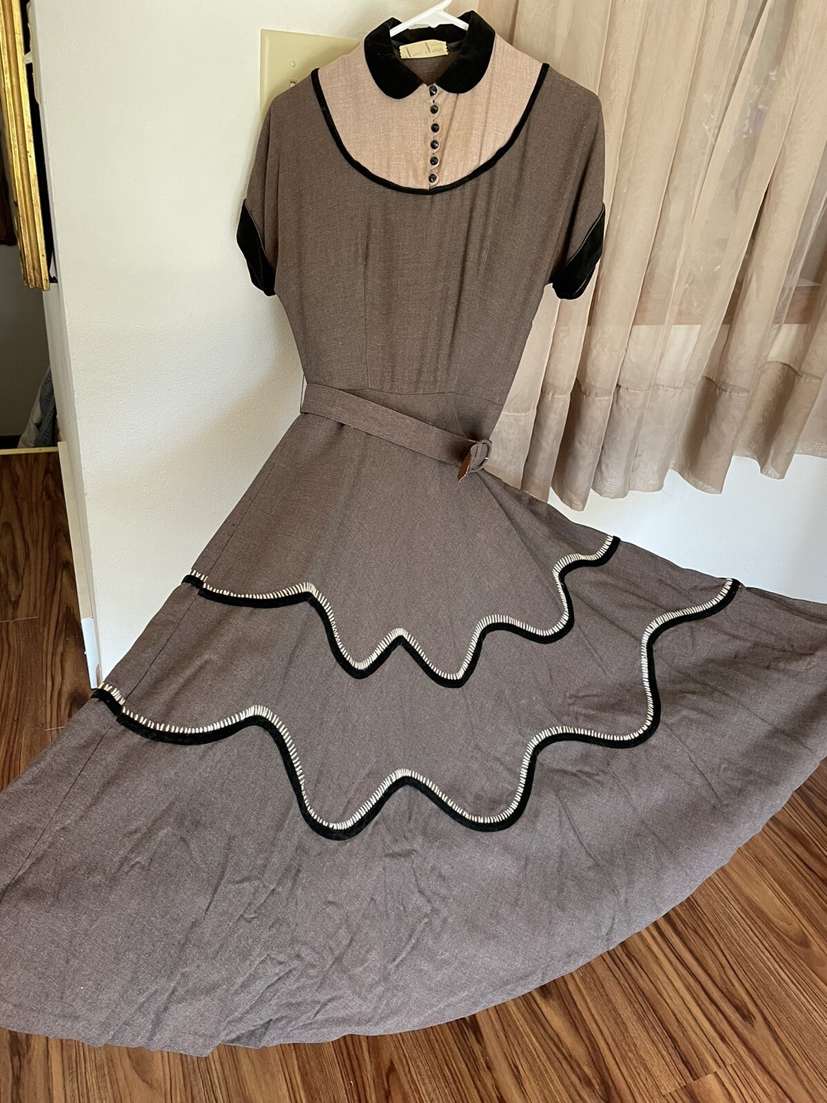 ANTIQUE FRENCH 1940’s’s ERA COOL FLARED DRESS VELVET TRIM VTG Toni Todd Designer