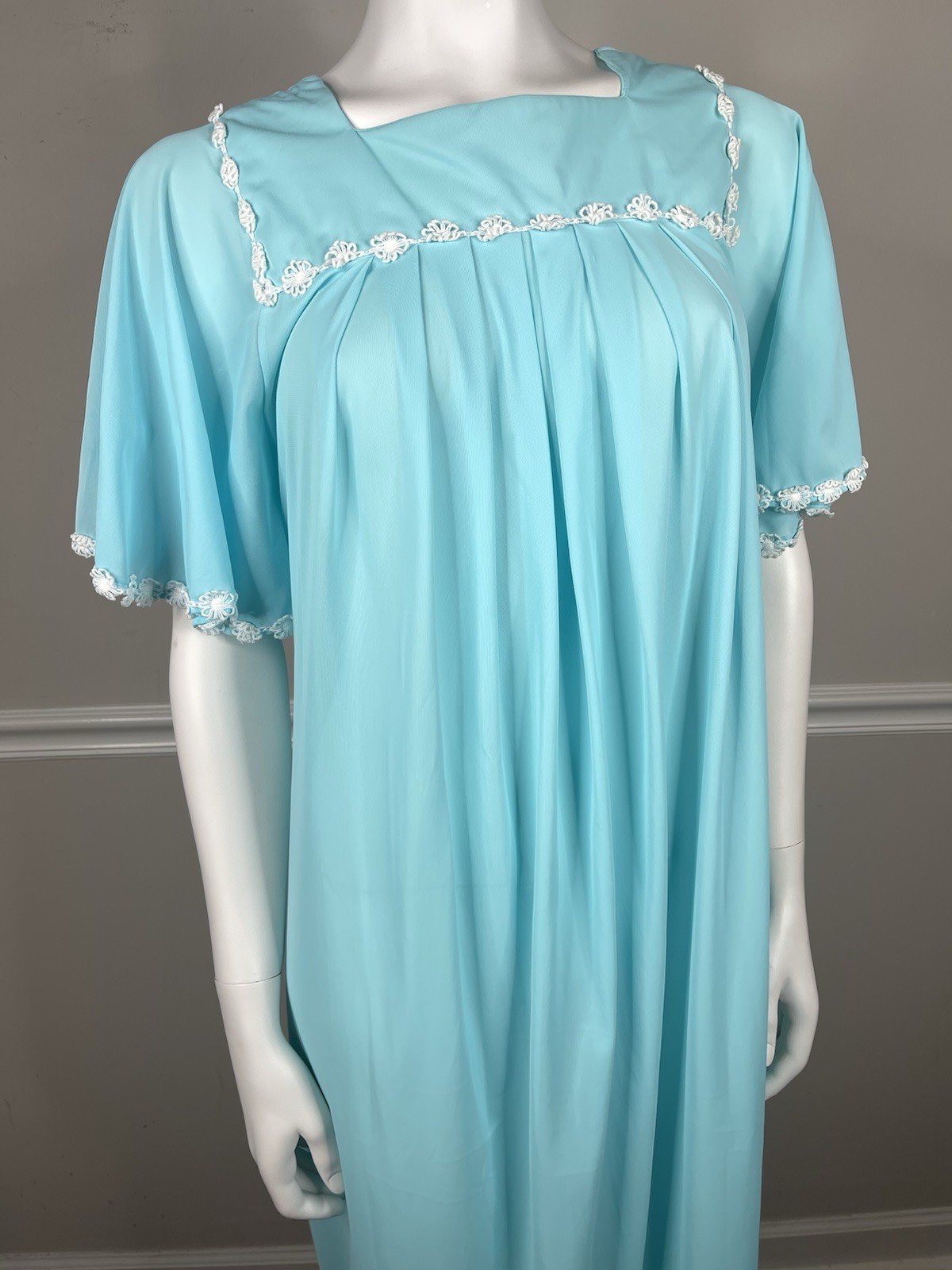 VINTAGE Women’s Loungewear Nylon size M nightgown 1960’s blue USA zip up back