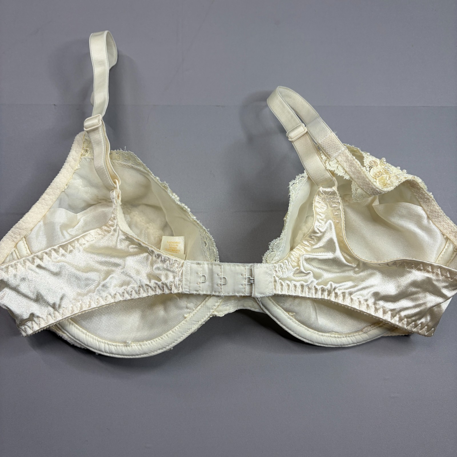 Vintage Victoria Secret Bra 36C Ivory Lace & Sequin Lined Underwire Adjustable