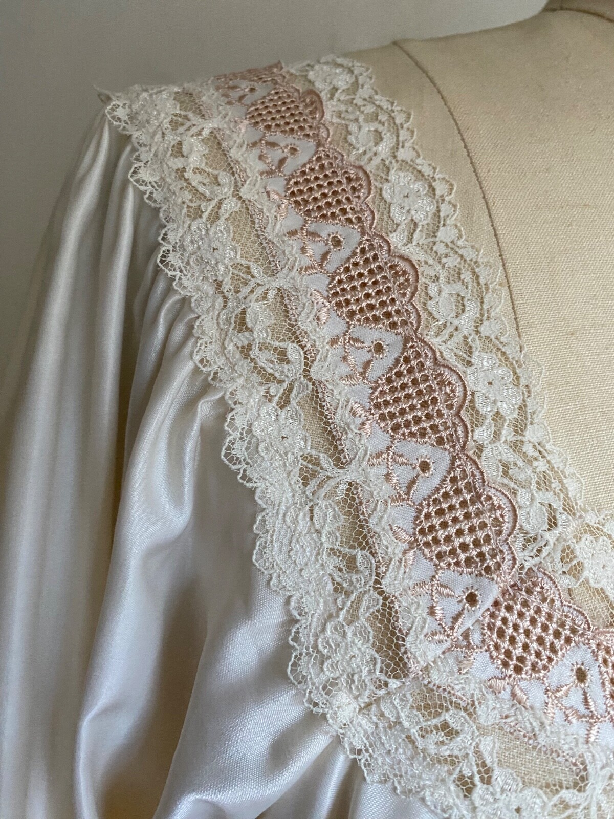 NWT ~ Vintage Juli of Slumbertog’s Satin Lace Long Sleeve Nightgown Large ~ USA
