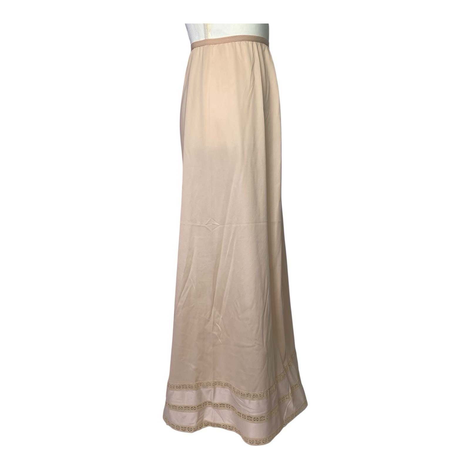 Gossard Artemis Size Small Style 9014 100% Antron III Nylon Beige Slip USA made