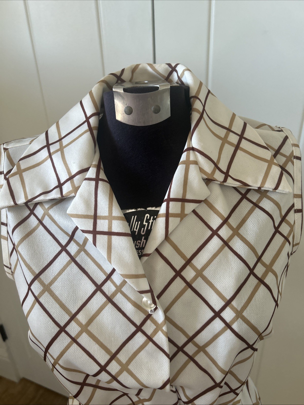 Vintage 1970’s Wide Collar Polyester Sleeveless Button Up Blouse With Waist Tie
