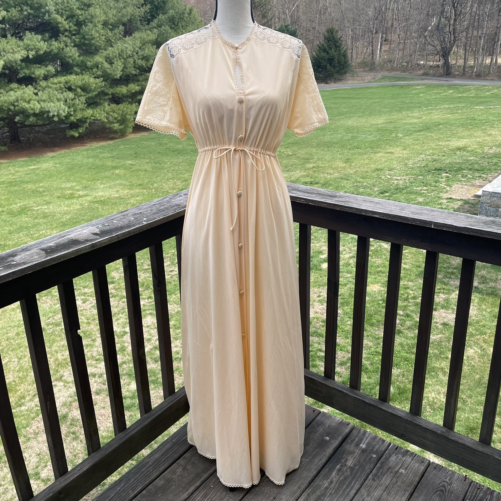 VANITY FAIR Peignoir Set Dressing Gown Robe Lace Peach Dainty Nylon 70s Vtg