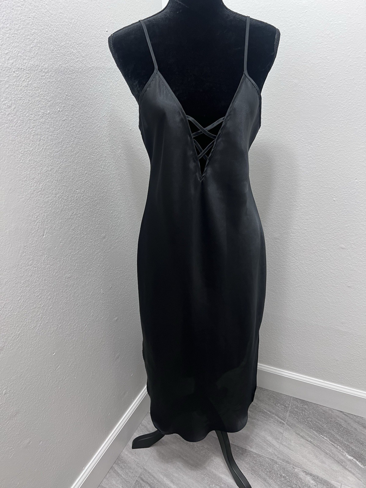 BODY DRAMA LINGERIE – Women’s VINTAGE Satin Spaghetti Strap Nightgown – Medium