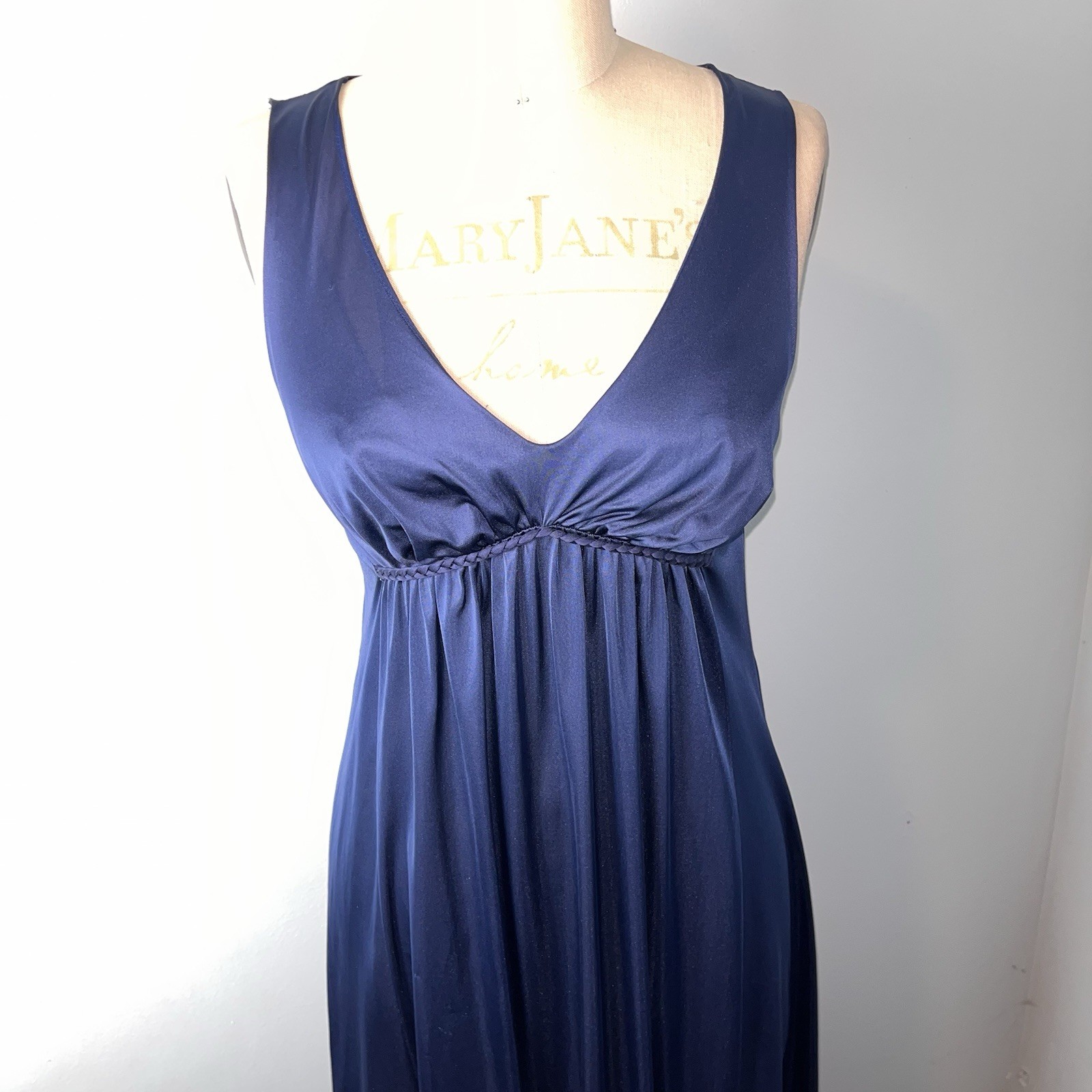 Vtg VANITY FAIR Long Nightgown Nightie Blue Dynasty Hollywood Sweep 34 Stretch