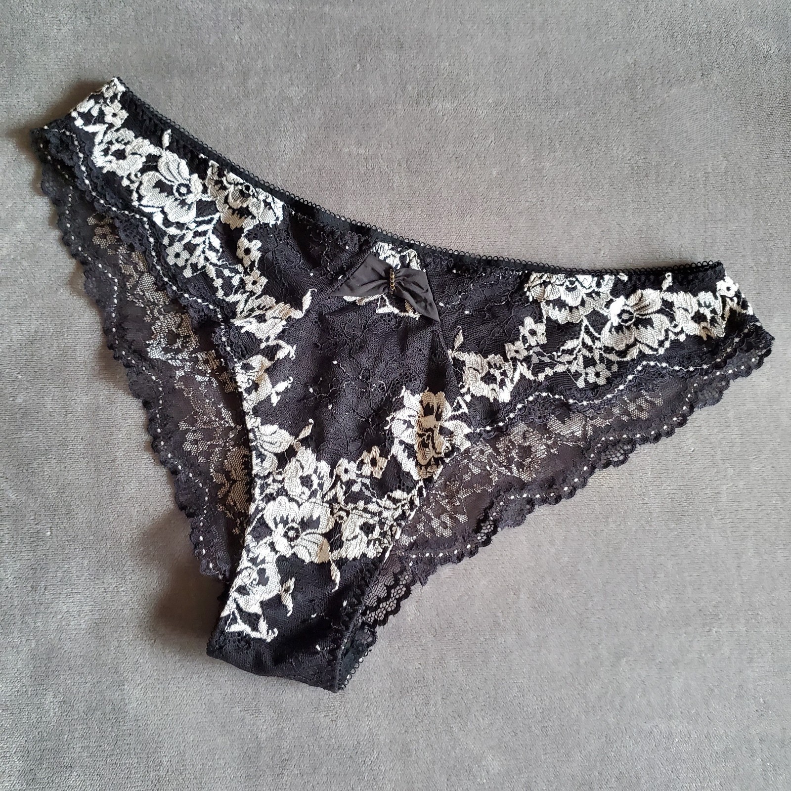 Vintage Victoria’s Secret Black Lace Cheekini Panties Satin Bow Size Large