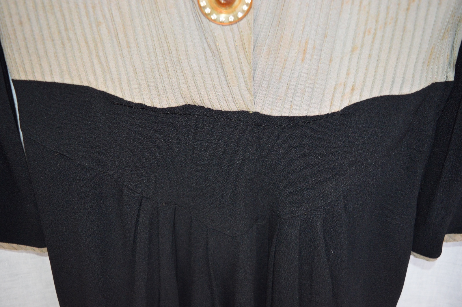 Vintage 1940s 1950s Beige Black Dress Celluloid Rhinestone Buttons Size Medium