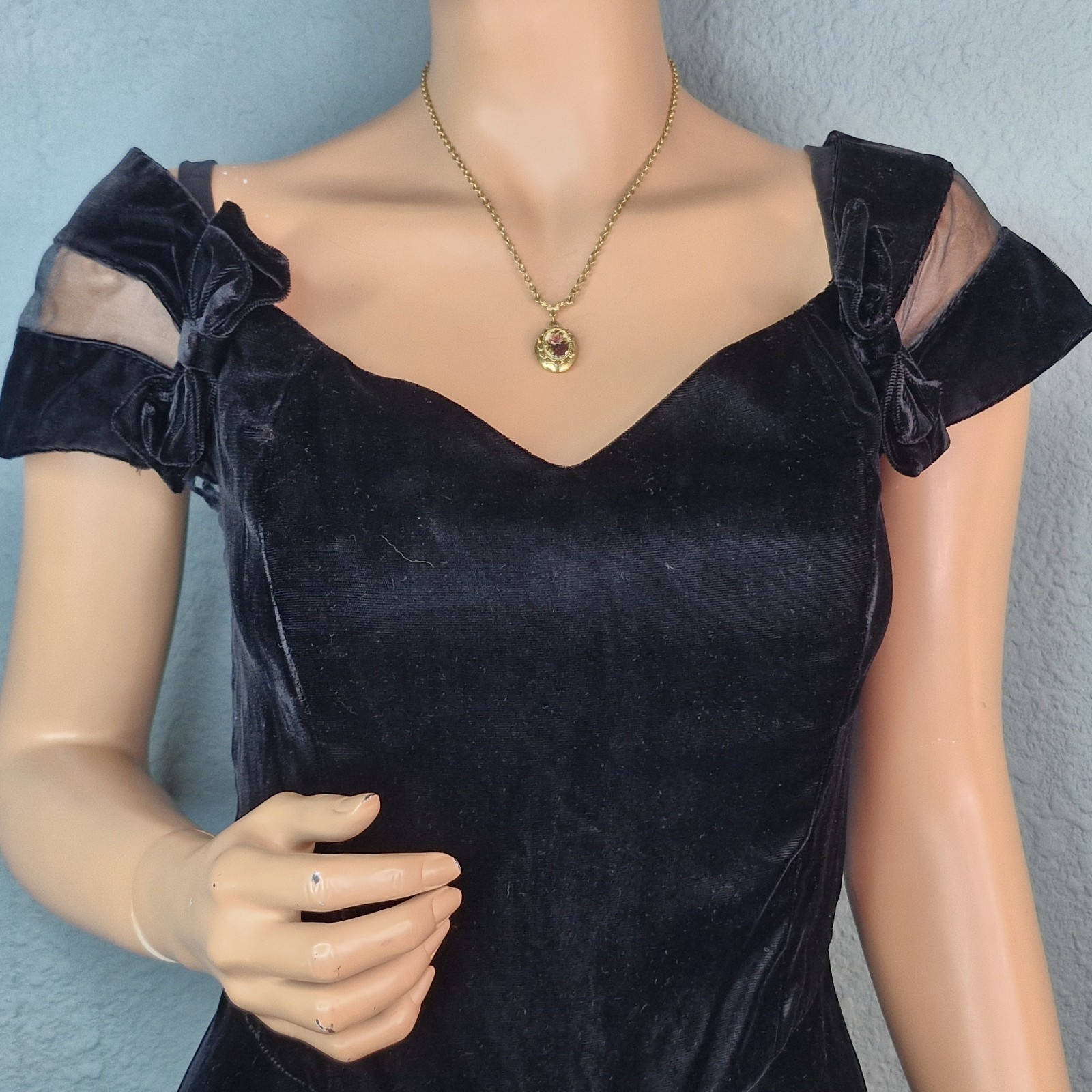 Vintage 90s Y2K Victoria’s Secret Moda Intl Black Velvet Gown Illusion 8/S