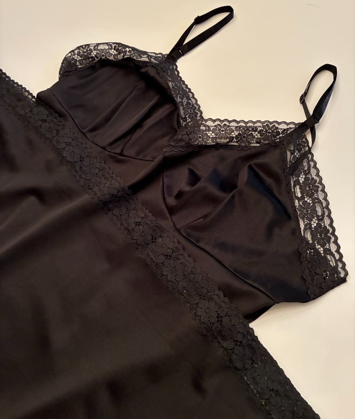 Vintage BLACK LACE FULL SLIP Size 32 Small XS Nylon Sultry Goth Vamp Femme Vixen