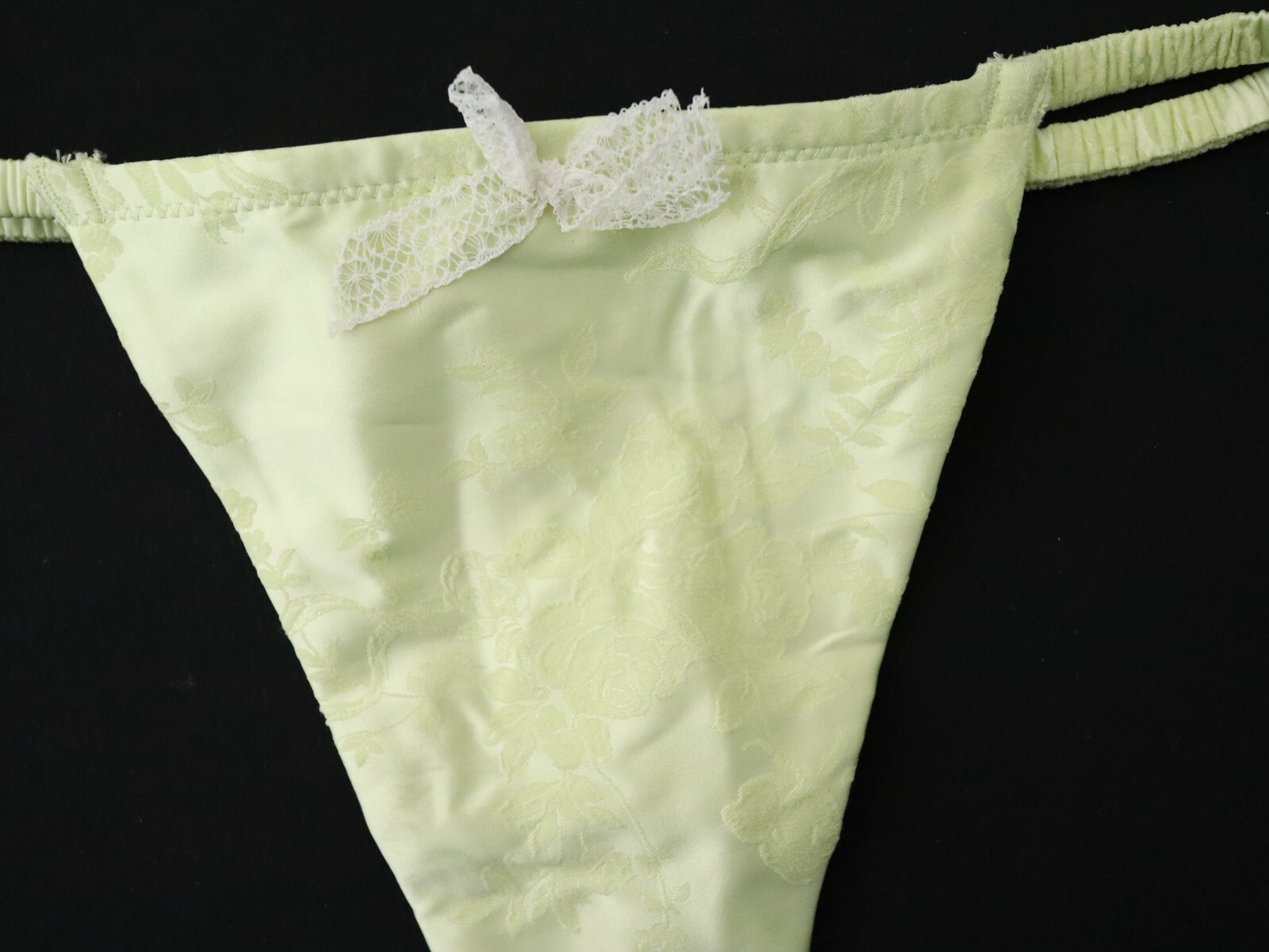 Vintage 2009 Victoria’s Secret Satin Floral V-String Thong Panties MEDIUM