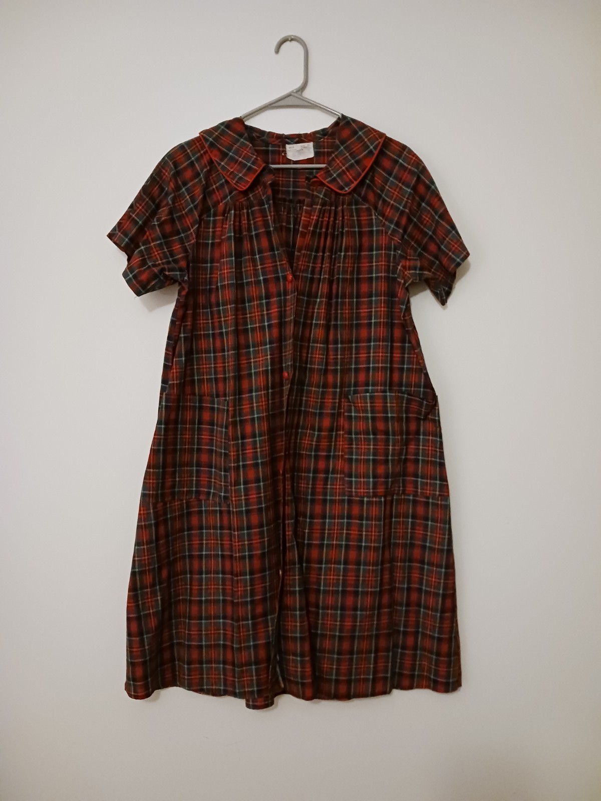 Vintage House Dress Festive Plaid Button Front Pockets Excellent Condition
