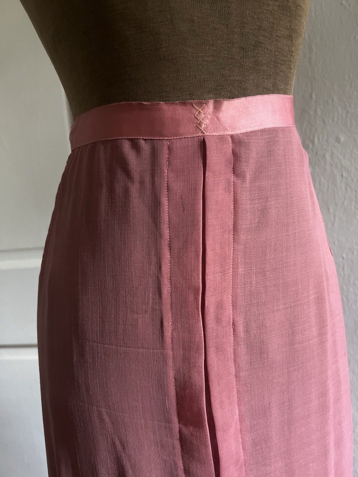 Antique Late Victorian/Early Edwardian Dusty Rose Pink Trained Skirt w/ Crochet