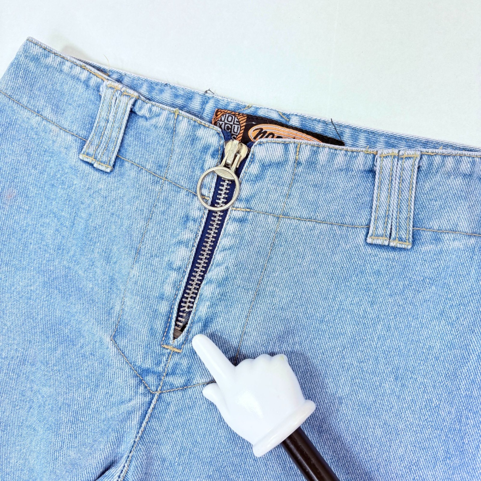Vintage No Excuse Y2K Women’s Light Wash No Pocket O Ring Zipper Denim Jeans 30″