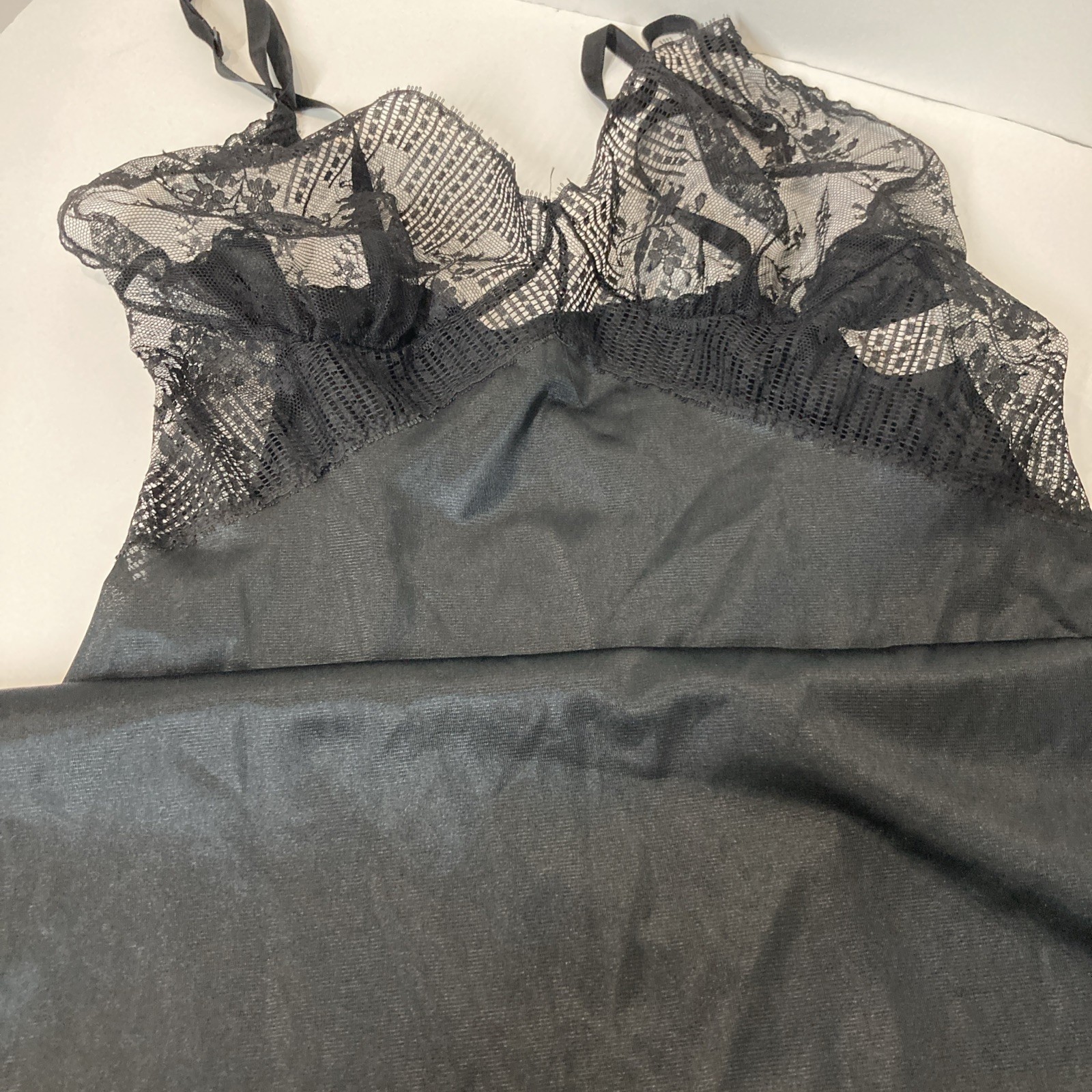 Formfit Slip Vintage Black 34 (10-12) Preowned Excellent Condition