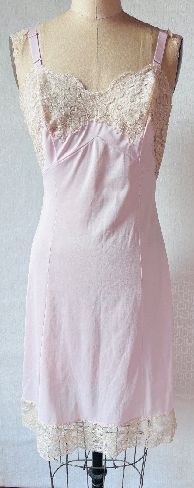 LOVELY!!VTG 60’S PINK&BEIGE LACE TRIM ANTRON NYLON LINGERIE FULL SLIP DRESS*34 S