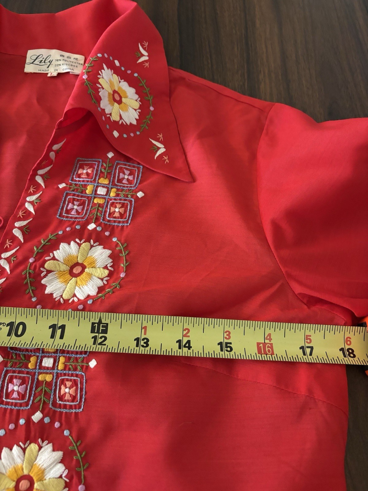Vintage Lily Retro 70’s Women’s Floral Embroidered Red Blouse Size L Daisies