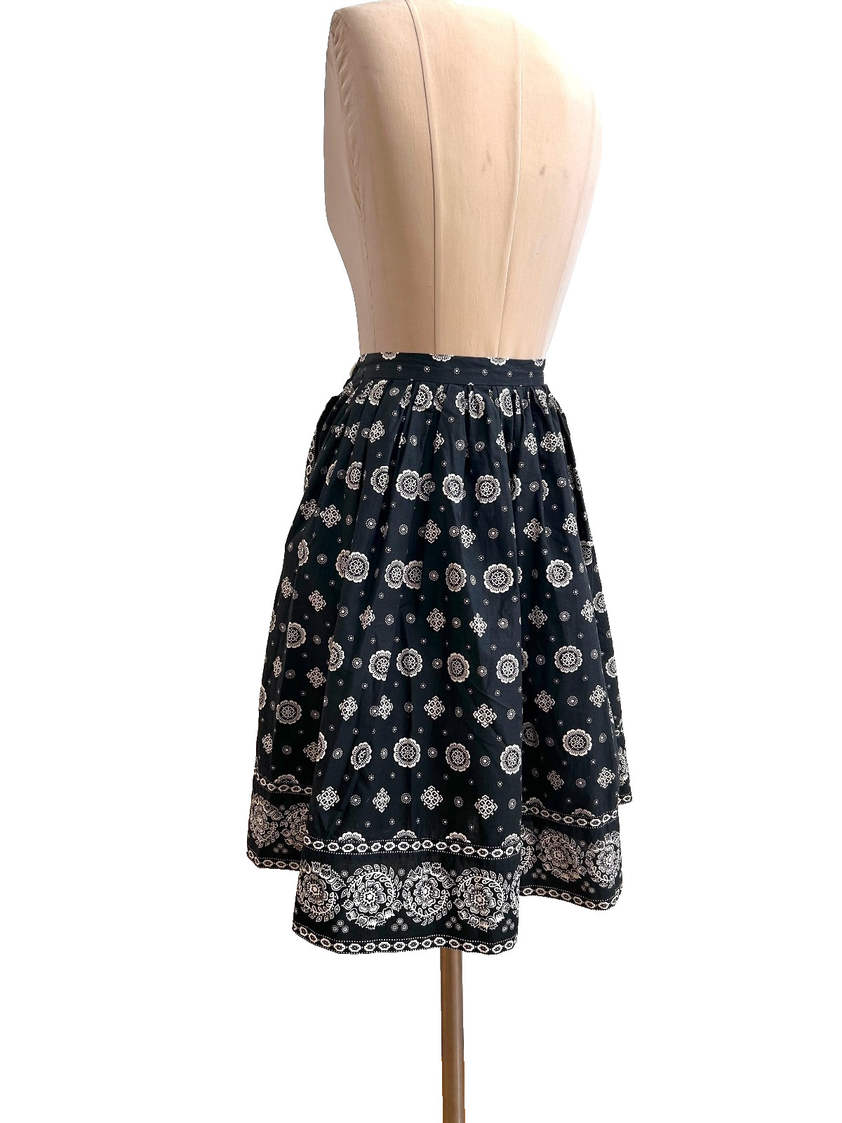 1950s French Print Cotton Summer Skirt 26″ Waist Souleiado Chic Maisel Era