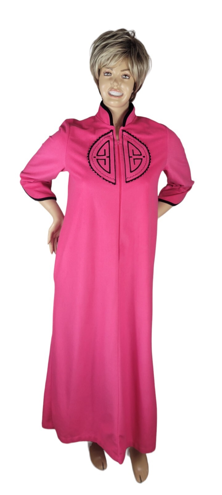 Vintage Madison Avenue by Plaza 9 Pink & Black Asian Motif Zip Robe Medallion
