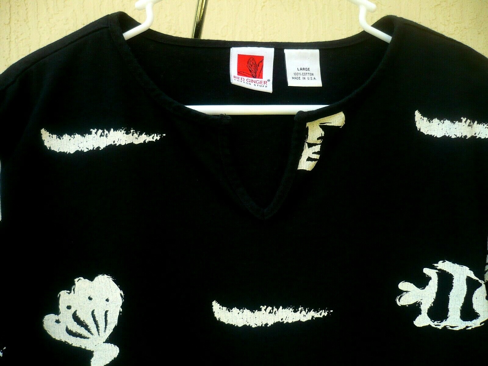 VTG RED GINGER FISH PAINT SEA L BLACK HEAVY KNIT TOP PAINTED SHELL TRAVEL WOMEN