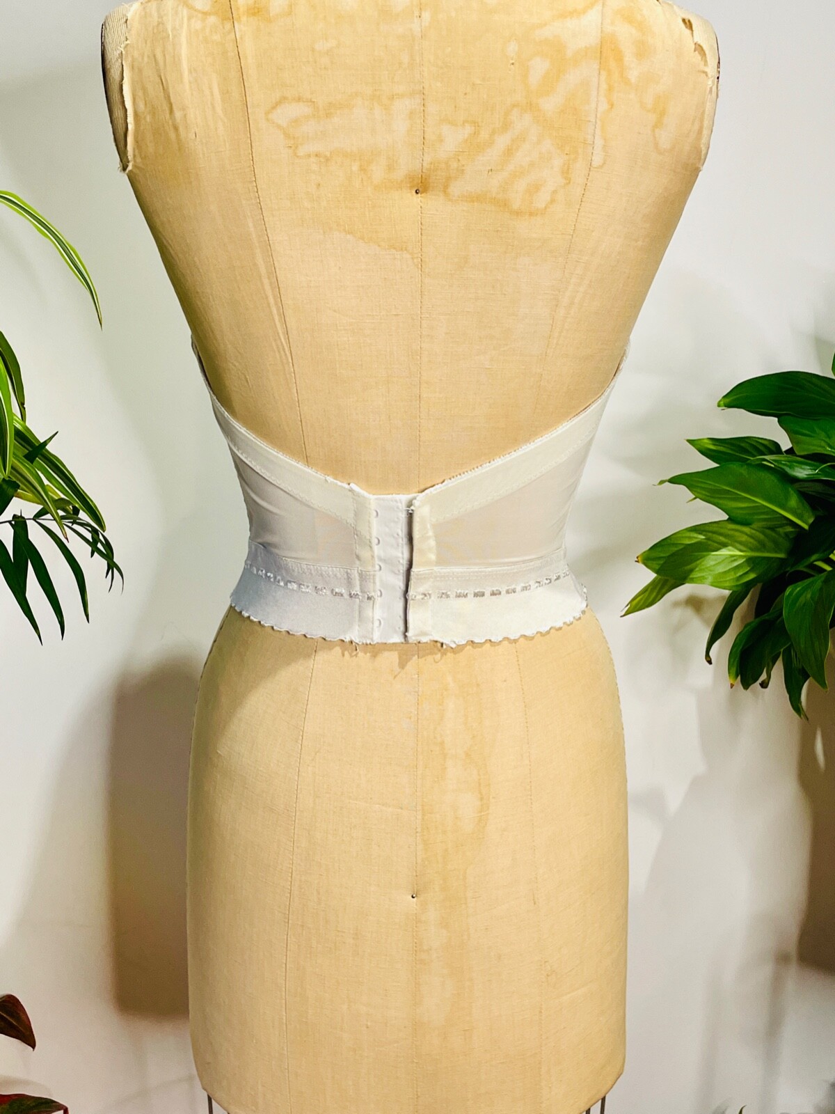 VTG 60’S CARNIVAL SMOOTH WHITE STRAPLESS BACKLESS LONGLINE PIN-UP BRA*36 B