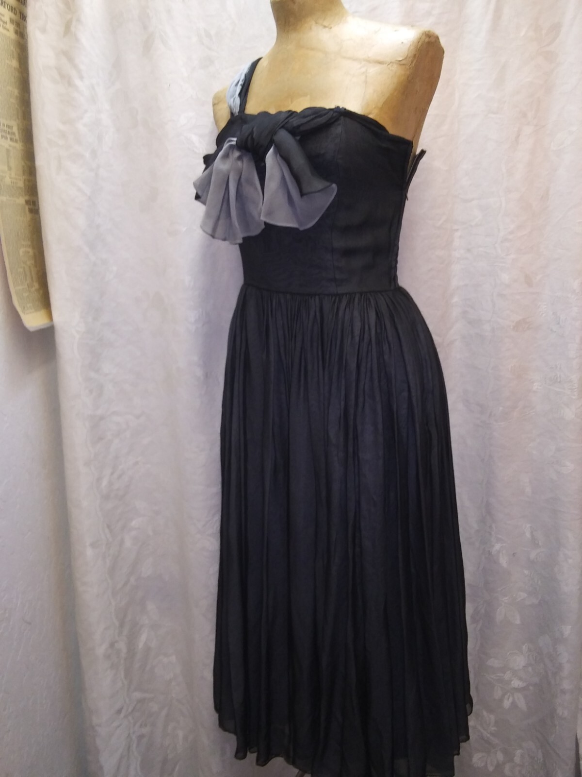 Vintage 1950’s Black & Gray Silk Glamorous Evening Cocktail Dress Size Small