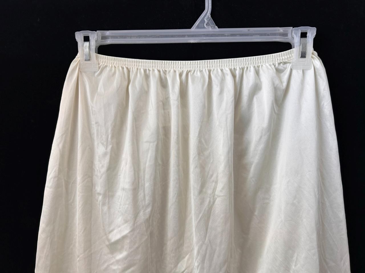 Vanity Fair half slip size M lace trim 24″ long 1 slit nylon elastic waist white