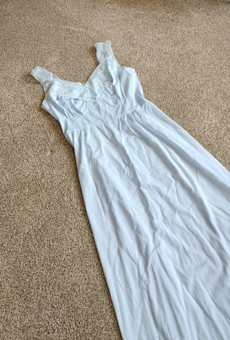 vintage lorraine nightgown Lingerie- M 36/38 Bust