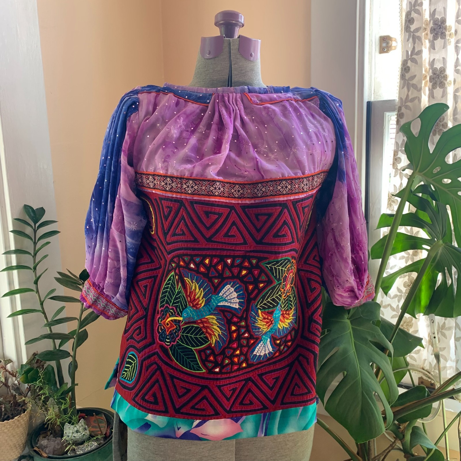 VTG Panamanian Kuna Mola Blouse Handmade Hummingbird Embroidery Purple Sequin S
