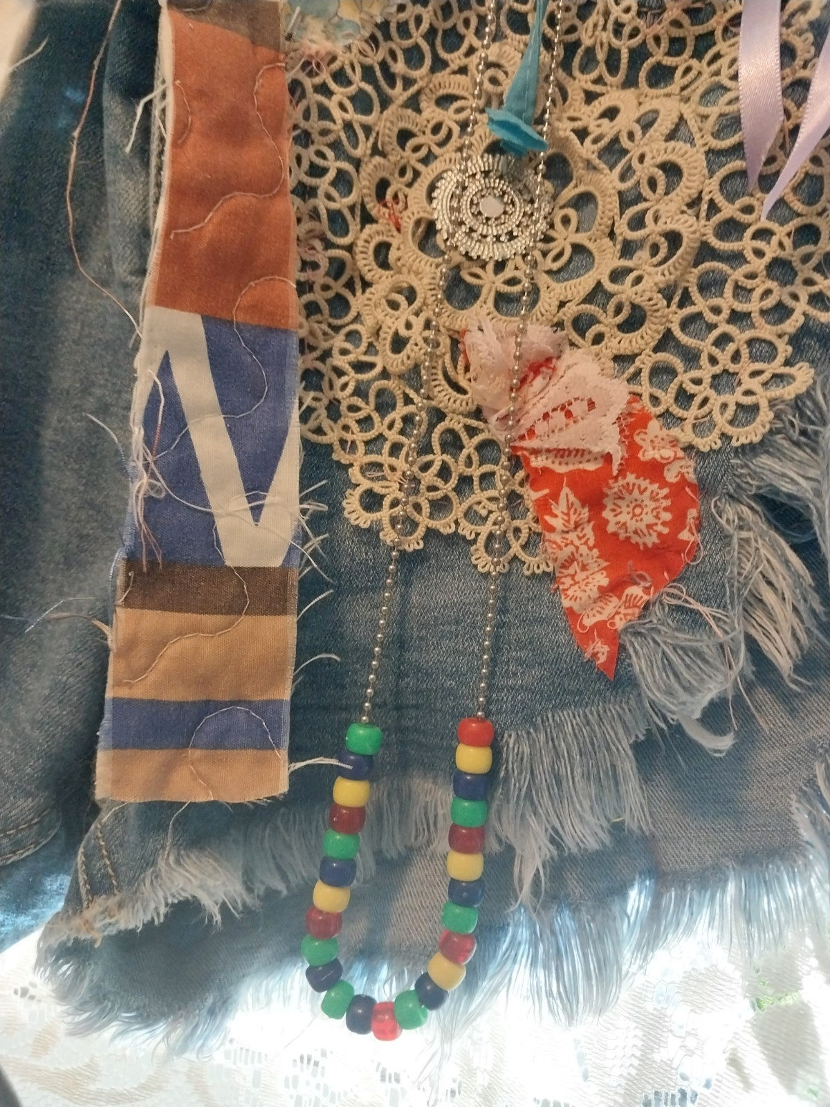 VTG DISTRESSED 812 REDLINE GYPSY EMBRD CROCHET CARE BEAR DENIM HIPPY SHORTS L