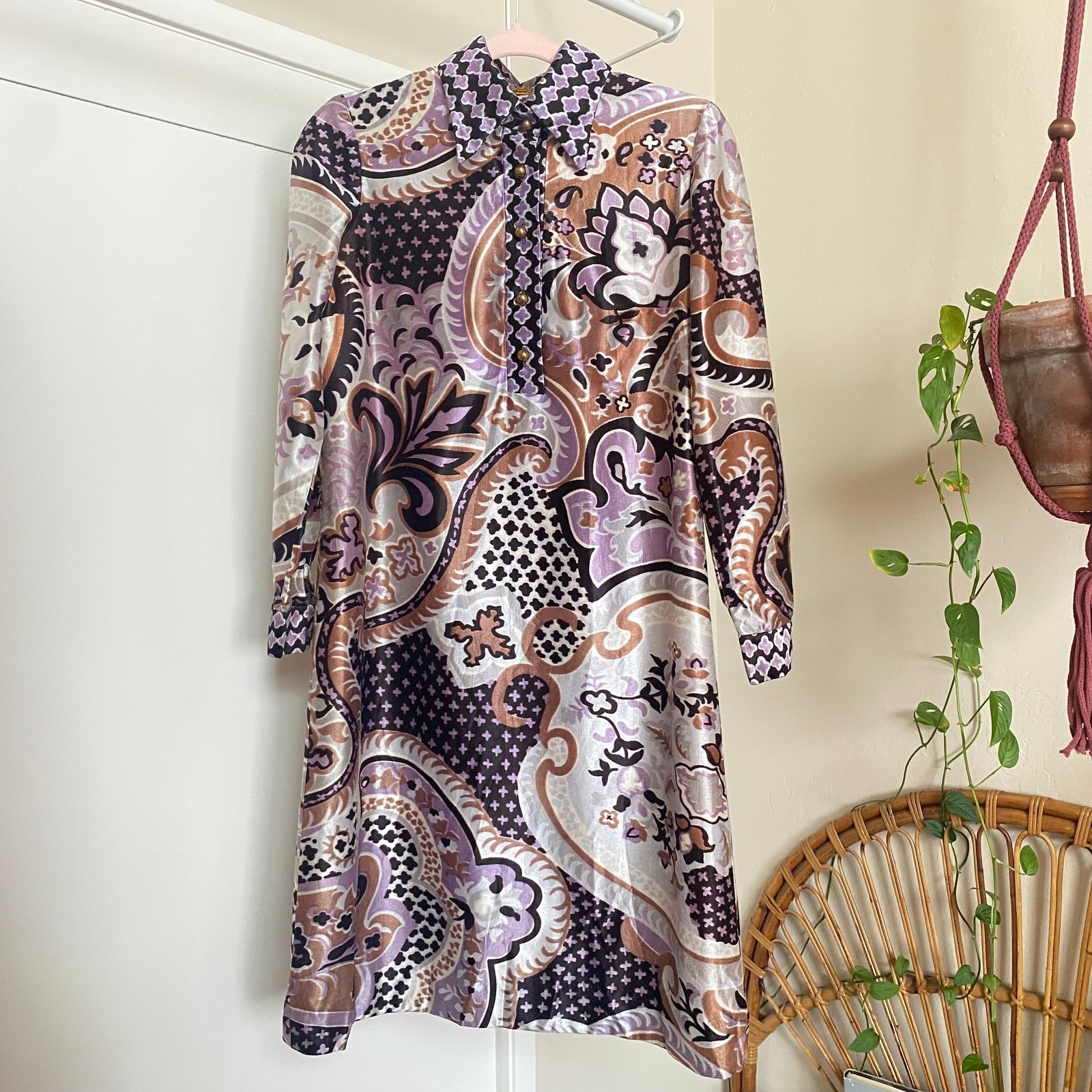 Vintage 60s Groovy Dagger Collar Shift Shirt Dress Velvety