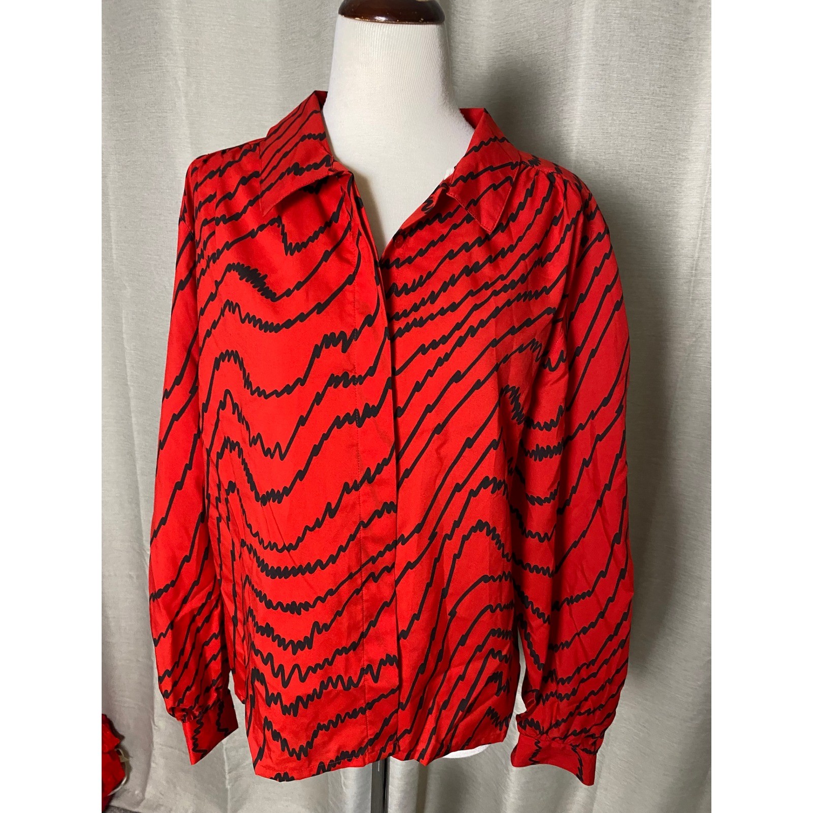 Vintage Shapely Red Black Abstract Squiggle Stripe Button Down Blouse 80s 90s 12
