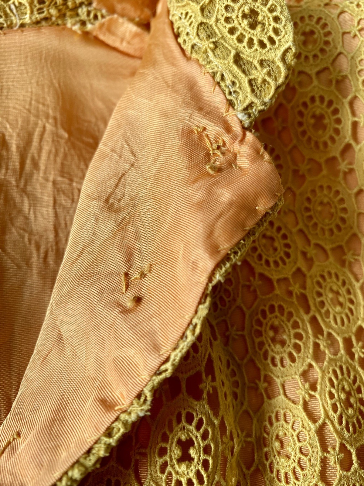 Vintage 50s 60s Gold Lace Manila Cheongsam Dress Carved Bodhi Rose Buttons XS/ S
