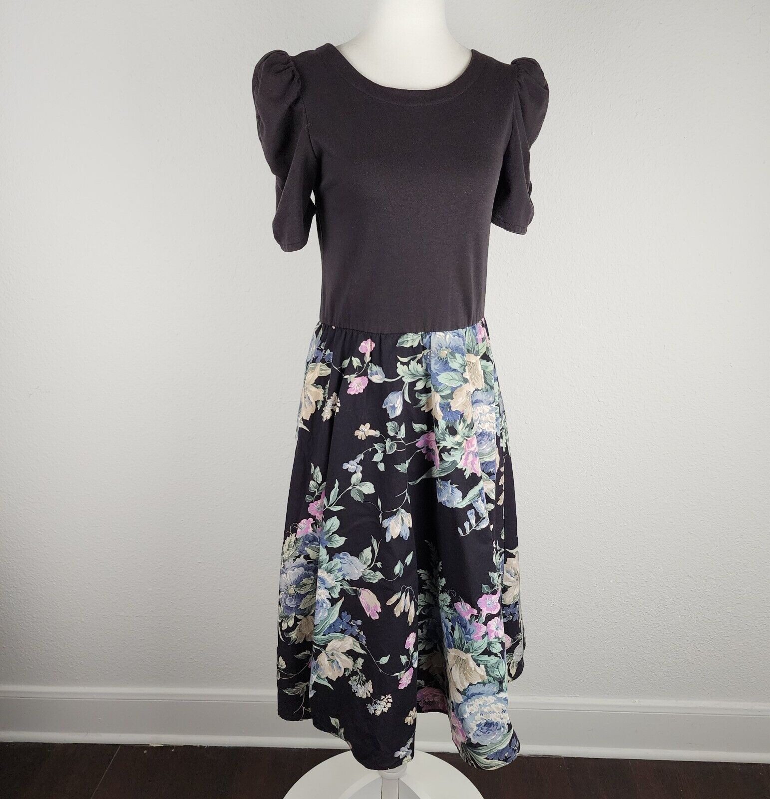 Vintage 80s 90s Dress Fit Flare Ashley Floral Print on Black Puff Sleeve 7/M
