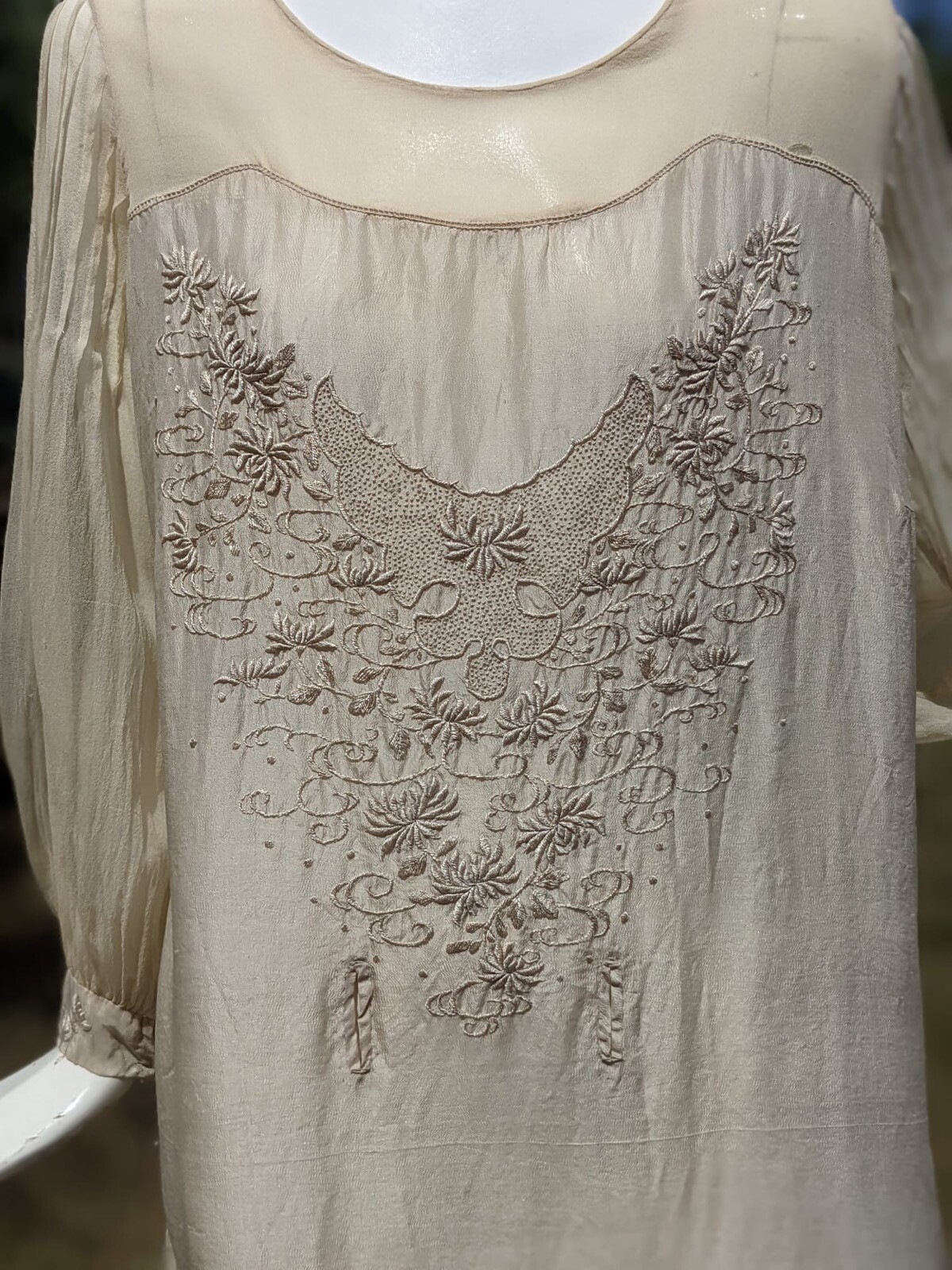 ROMANTIC 1920’S RICH HAND EMBROIDERED SILK CHIFFON & CREPE DRESS