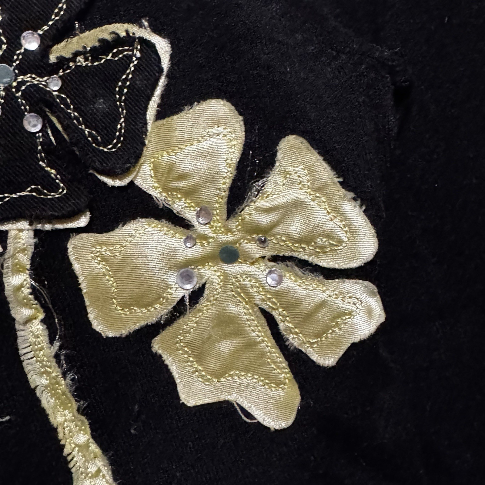 Bisou Jeans Women’s Small Black Off Shoulder Shirt Appliqué Flowers Vtg 1990s