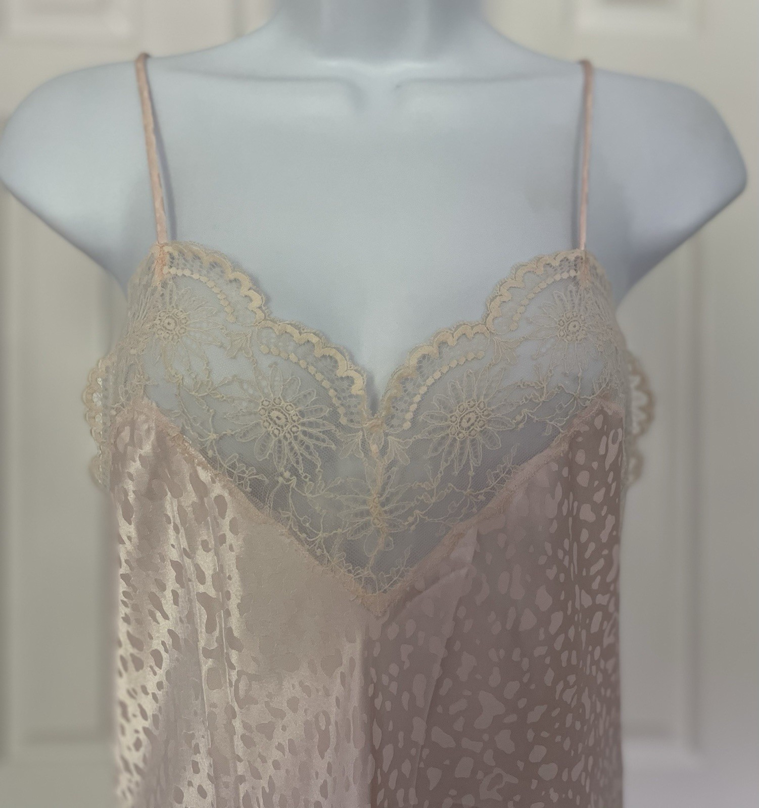 VTG ’80s Georgette Trabolsi – Medium- Chemise Nightgown -Blush Pink Cream Lace