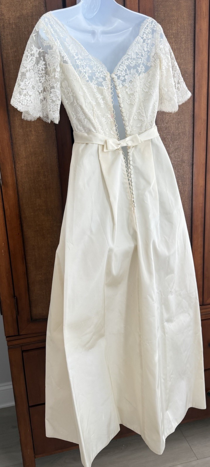 VTG 50s Wedding Dress Cream Lace Bodice Short Sleeve 28” Waist Bow Button Back