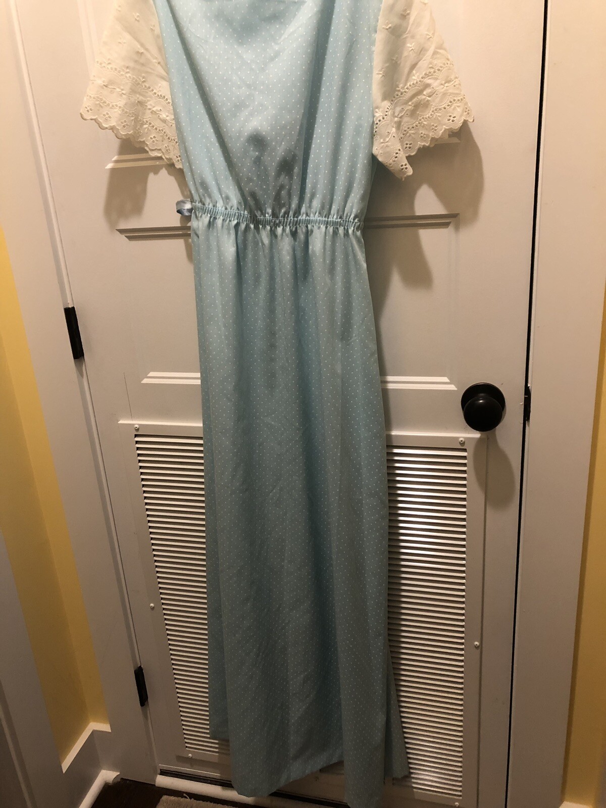 Vintage It’s A Charm Short Sleeve Blue Dot Robe With Eyelet Sleeves M