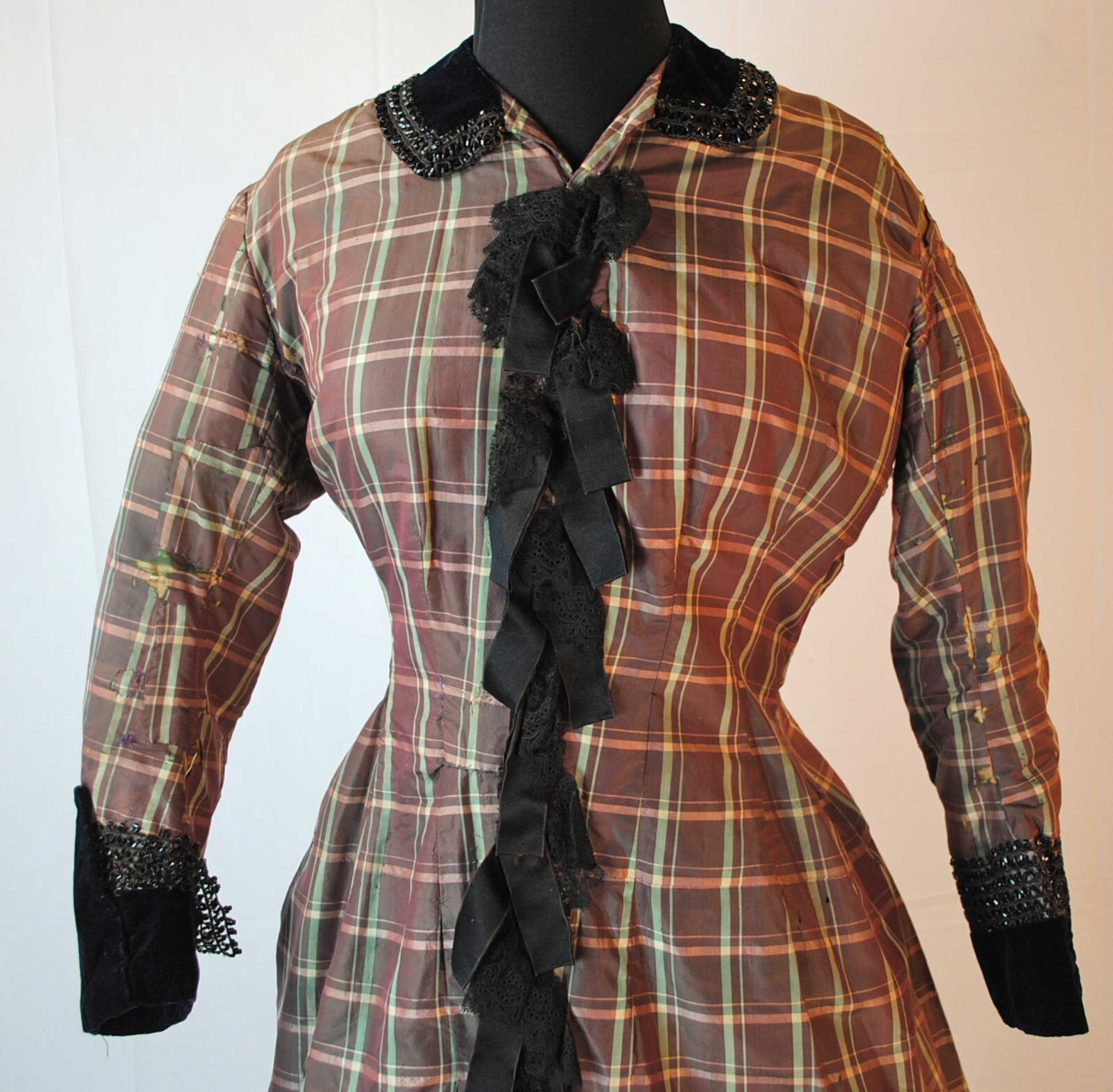 1850 CHECKED PLAID SILK TAFFETA DAY DRESS, HOUSE DRESS