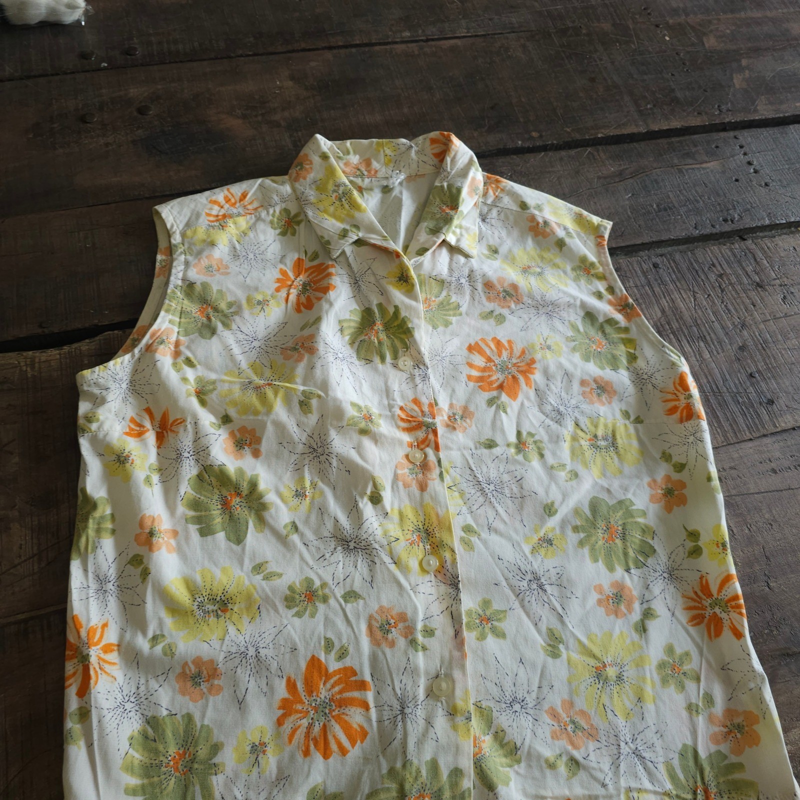 Truly Regal Vintage 50 60s Floral Sleeveless Button Down Blouse Orange Green Mod