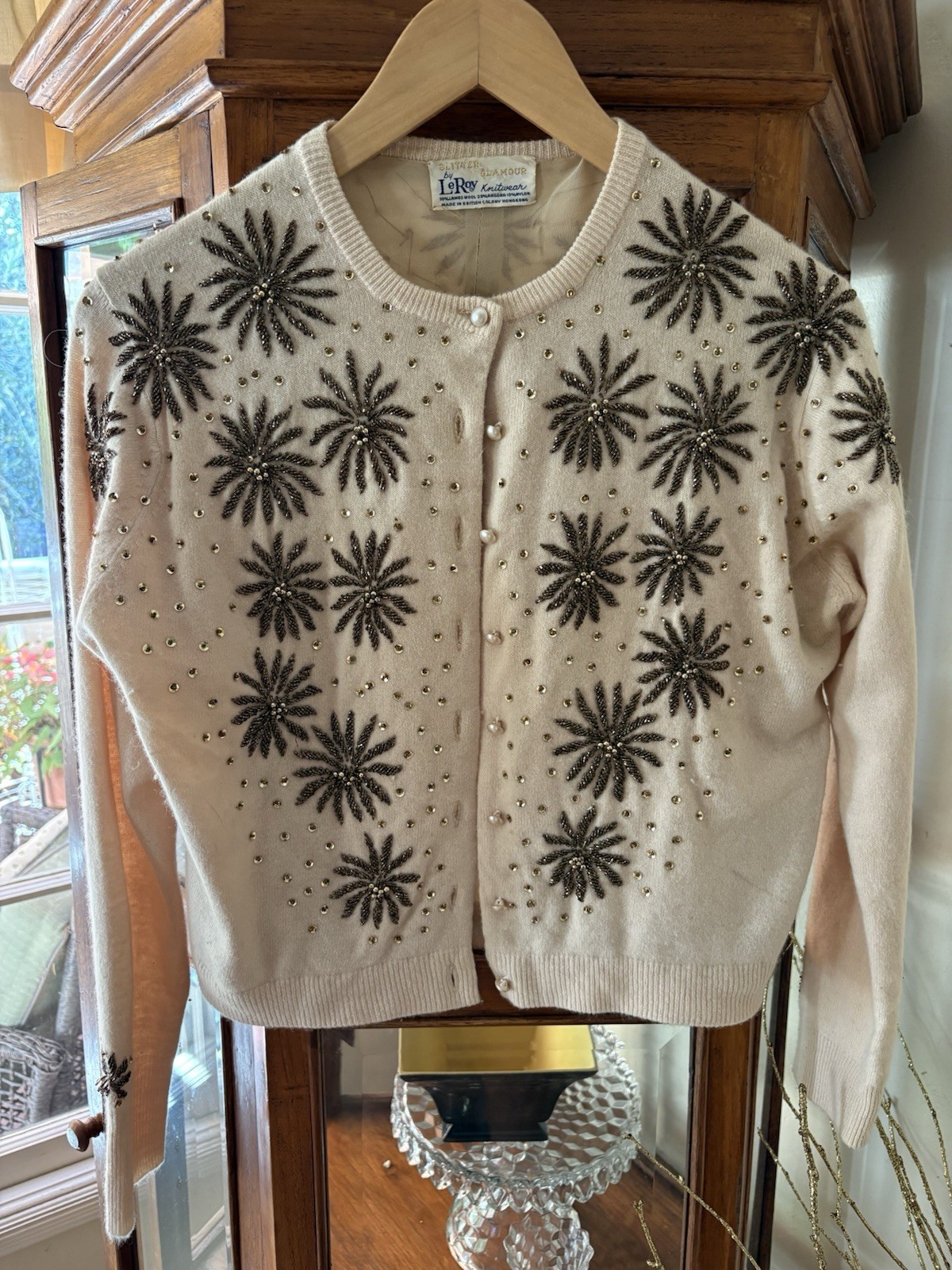 Women’s Vintage Cardigan! Fabulous Beading Great Colors! Size M