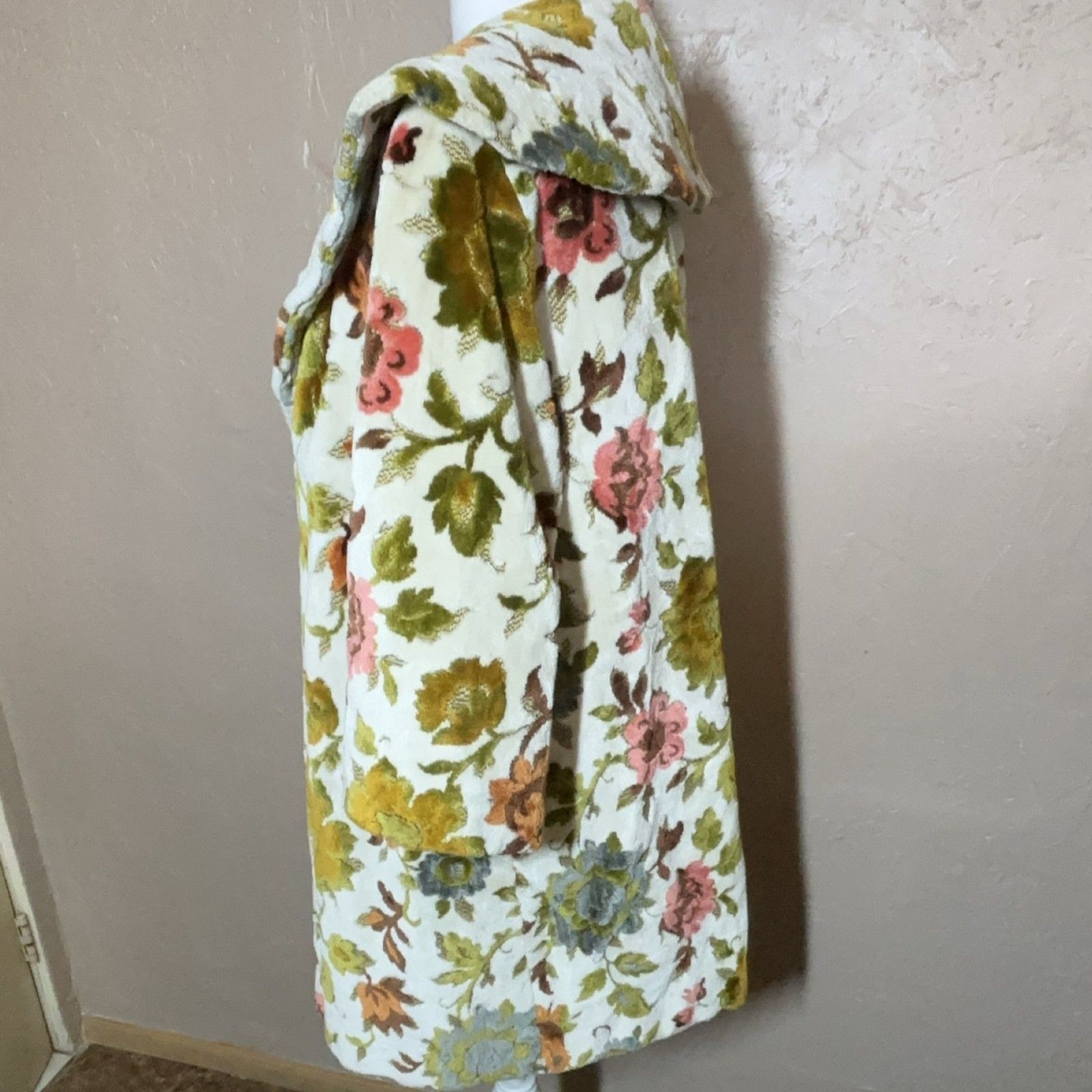 Vintage Floral Chenille Tapestry Coat Cream Olive Green Orange Pink Pockets