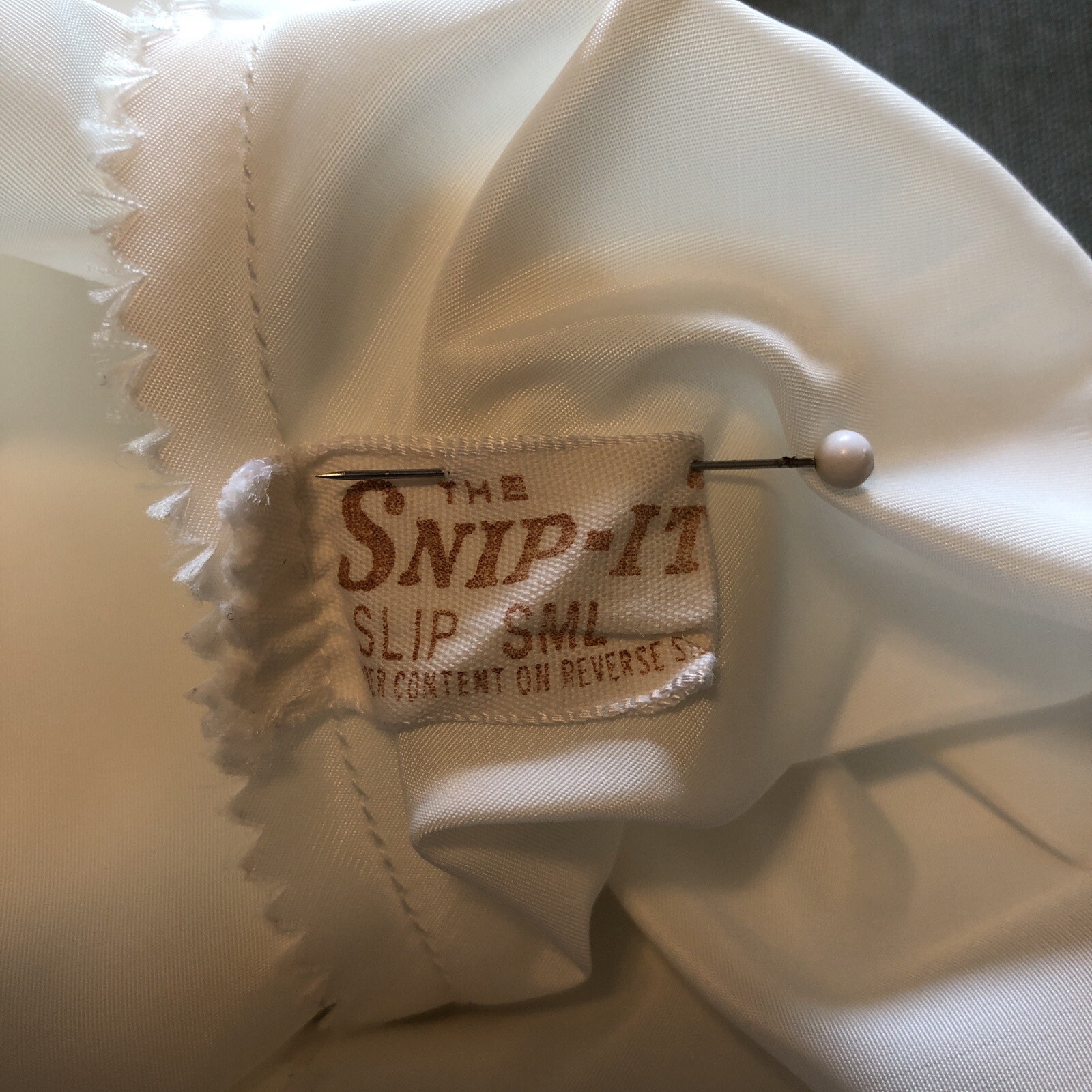Vintage The SNIP-IT-SLIP w/Trim Lines Half-Slip w/Slit Ivory 30″W 37″L SMALL