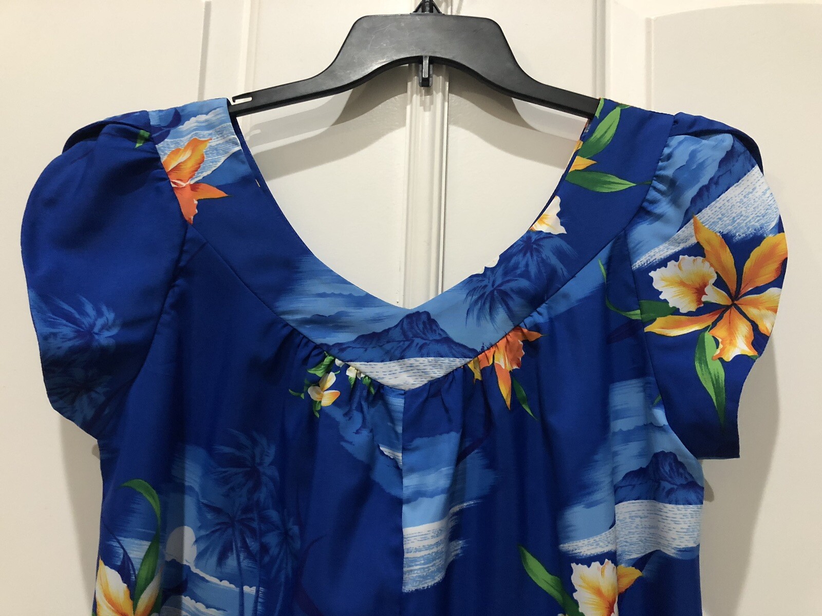 Sweethearts Hawaii Women’s Size 12 Blue V-Neck Tropical Patterns Muumuu Dress