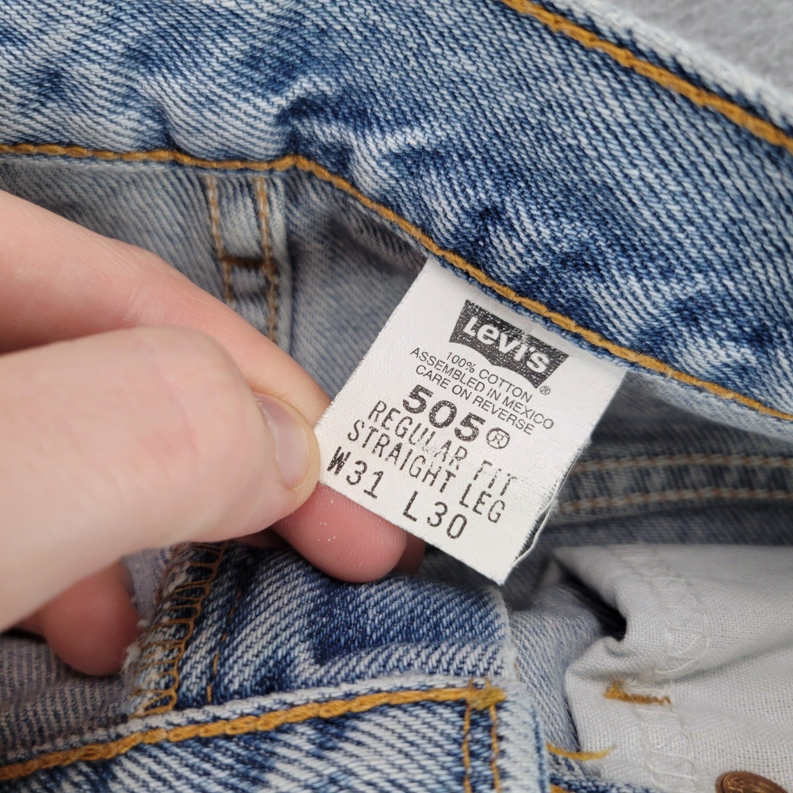 Levi’s 505 Regular Fit Jeans Womens 31×28 Light Wash Distressed Raw Hem Vintage