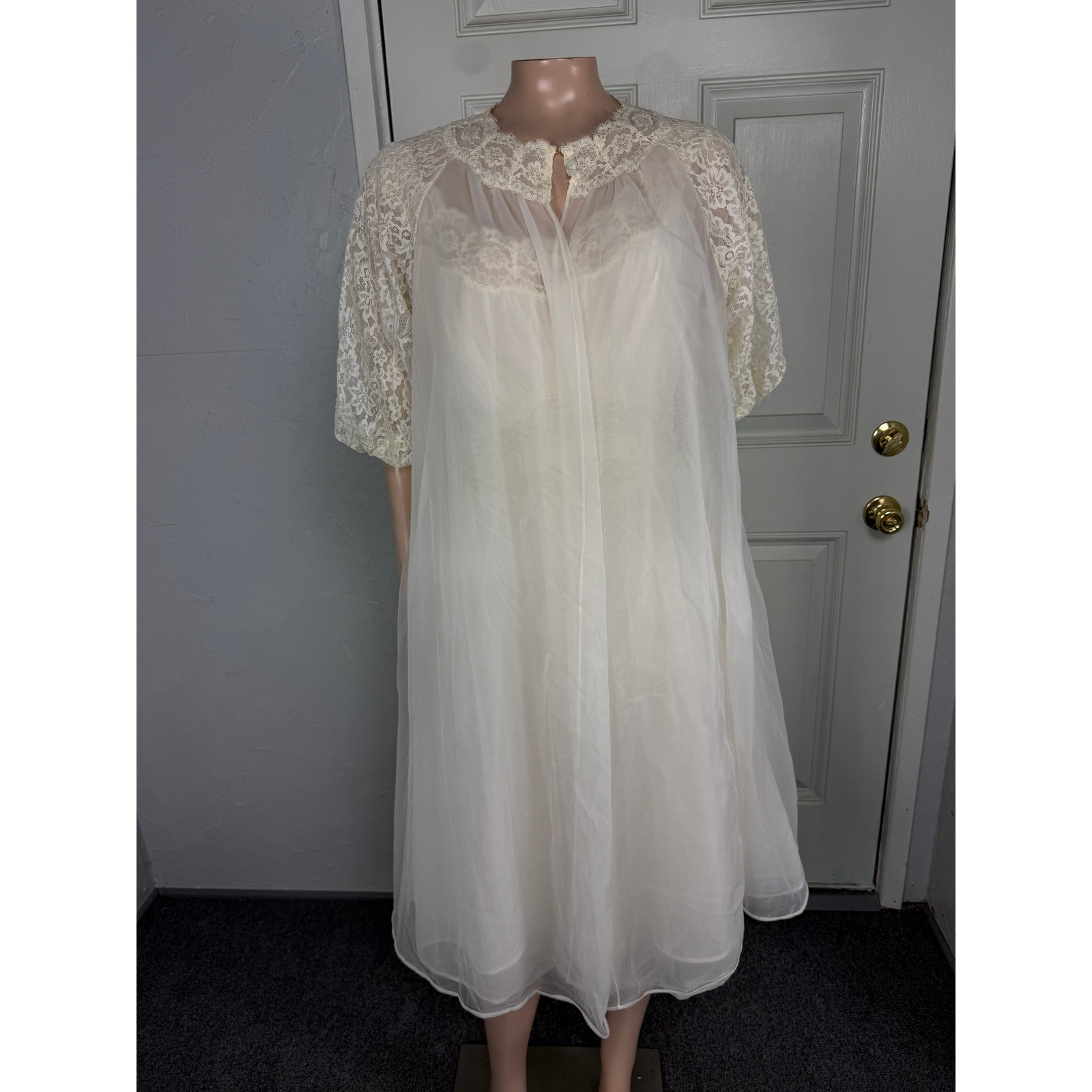 Vintage 50s 60s Vanity Fair Lingerie dress 34 Nylon Chemise Lace Set T19