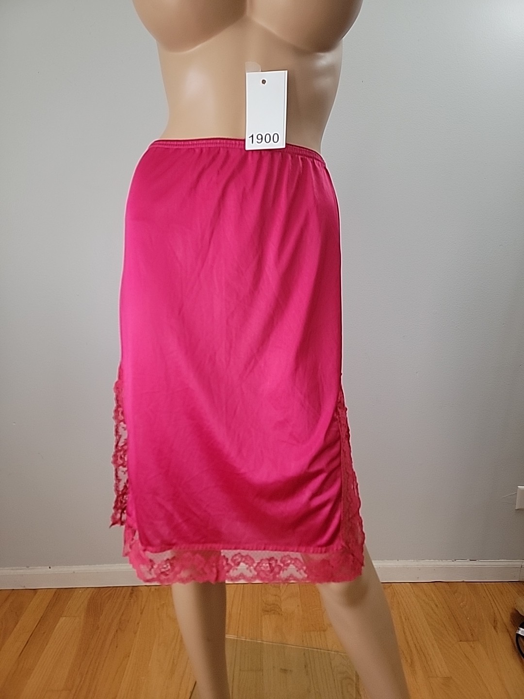 Vintage Mel-Lin 100% Nylon Fuschia Half Slip Lace Detail Size Medium