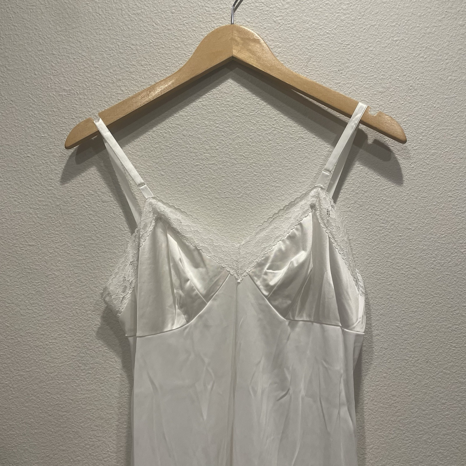 VTG Vanity Fair White Antron III Full Slip Dress Nylon Lace Sz M 36 Bust 28 Long