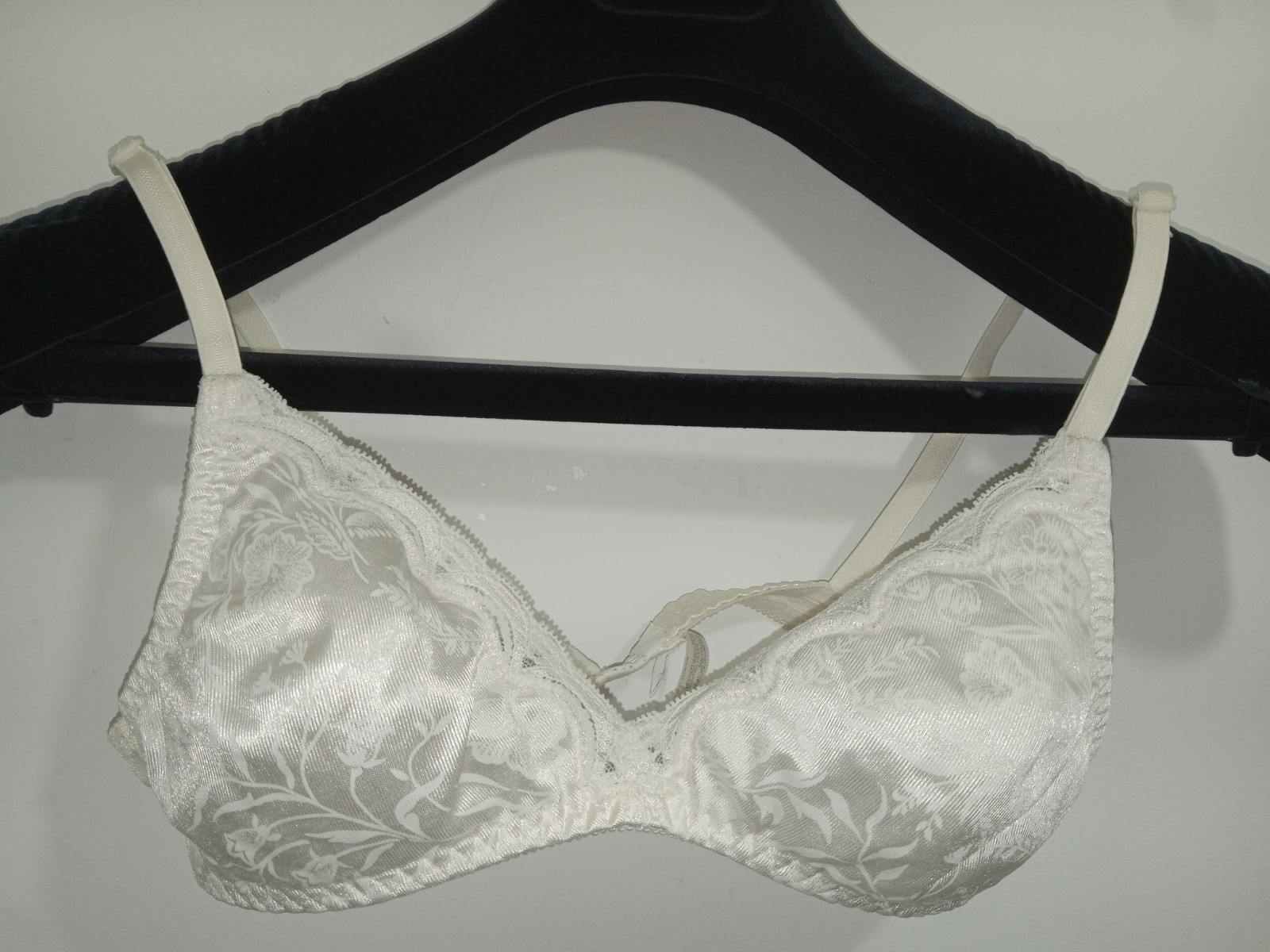 Vintage Adonna Bra 2901 White Satin Lightly Padded Wireless 34A USA Soft Cups